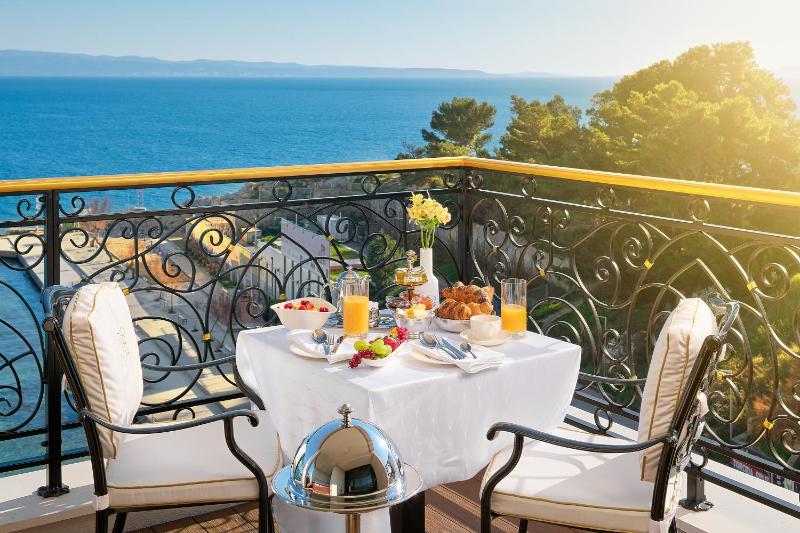 Luxury Suite Sea Front and Outdoor Jacuzzi image 3