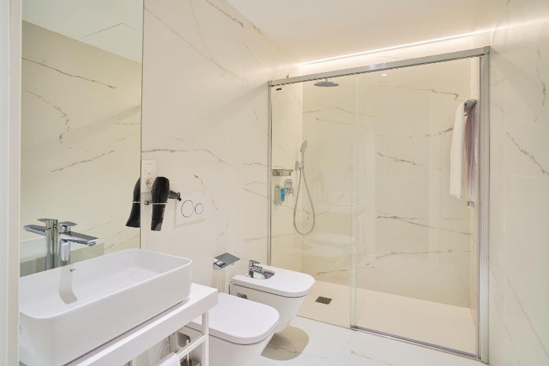 One-Bedroom Apartment image 1