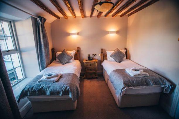 Standard Twin Room with Mountain View image 2