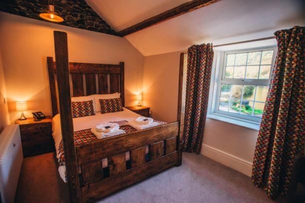 King Room with Lake View image 1