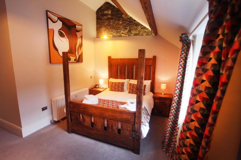 King Room with Lake View image 3