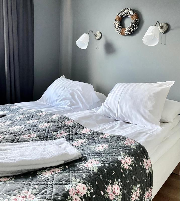Double or Twin Room image 4