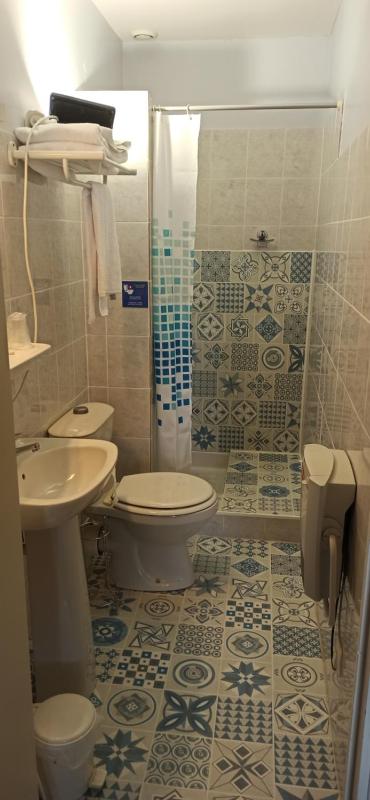 Economy Double Room with Shower  image 2