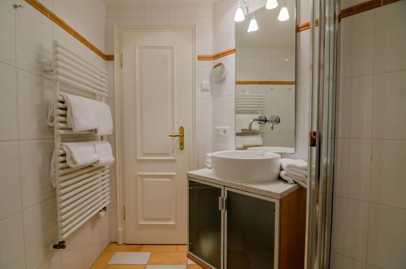 Apartment with Balcony image 4