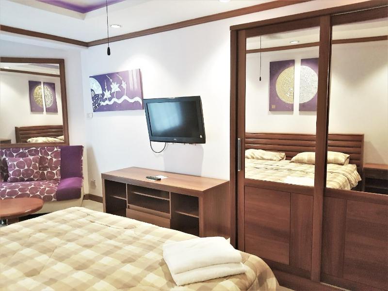 Sea view studio apartment Jomtien beach condominium 11th floor - image 11