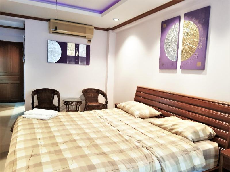 Sea view studio apartment Jomtien beach condominium 11th floor - image 4