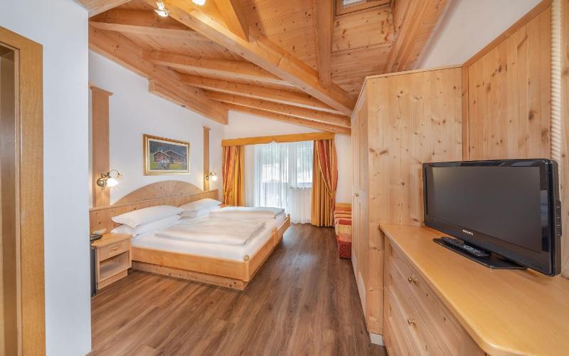 Comfort Double Room with Balcony image 3