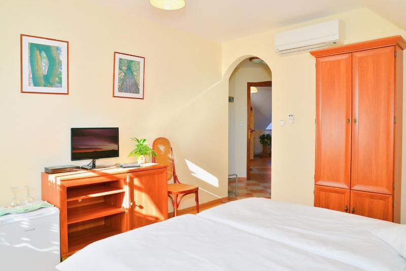Double Room image 3