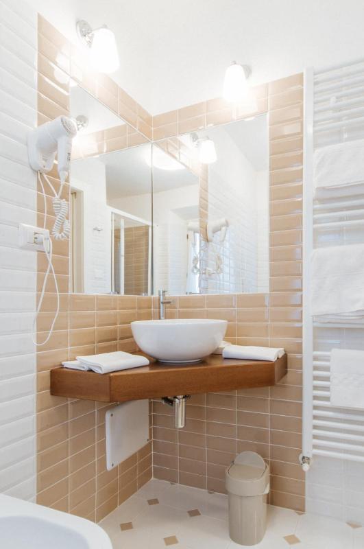 Double or Twin Room image 4