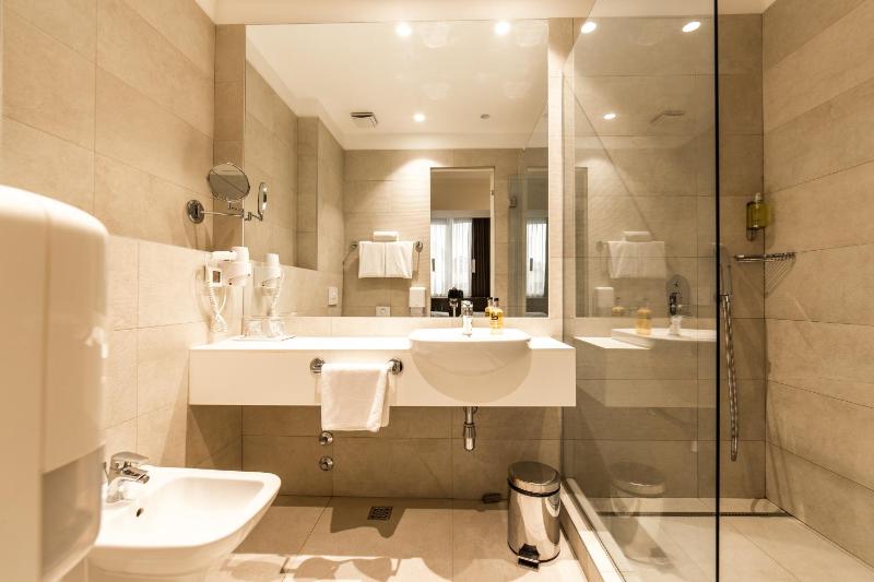 Superior Double Room image 3
