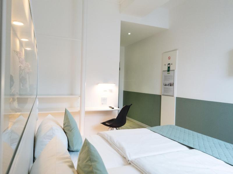 Standard Double Room image 3