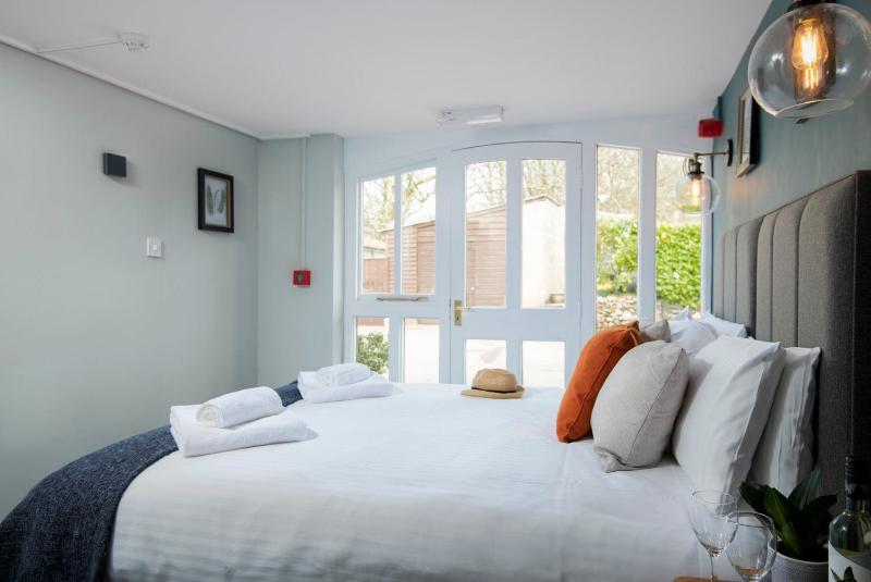Classic Double Room (Pet Friendly) image 1