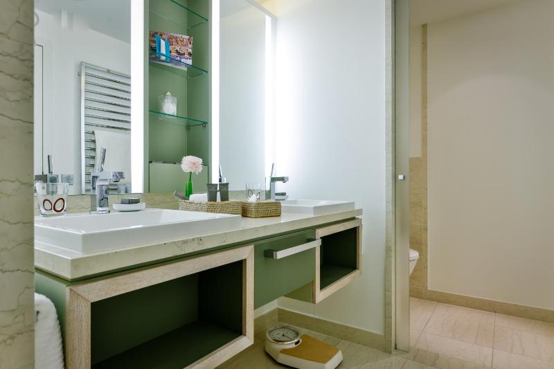 Double Room with Sea View image 3