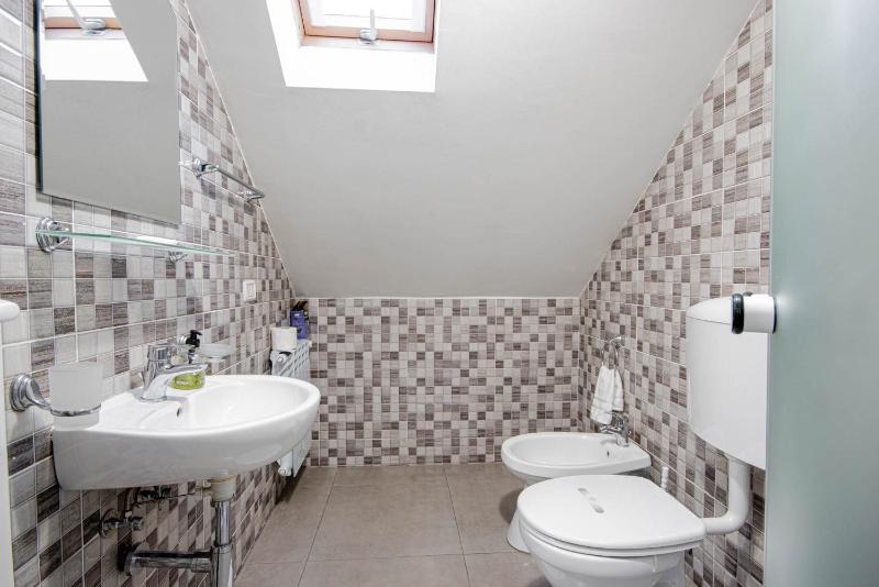 Deluxe Double Room (2 Adults + 1 Child) image 4