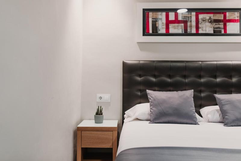 Superior One-Bedroom Apartment image 4