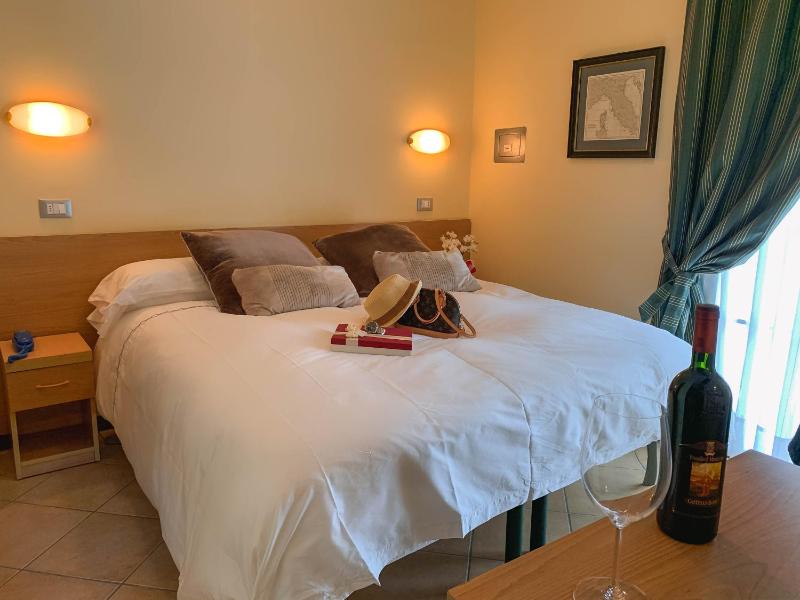 Small Double Room image 1