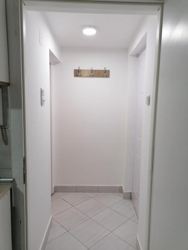 One-Bedroom Apartment image 3