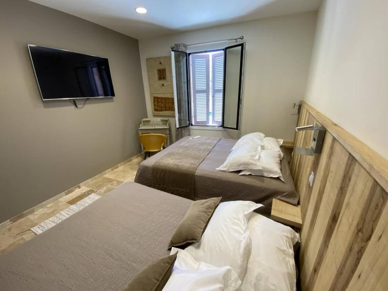 Quadruple Room image 1