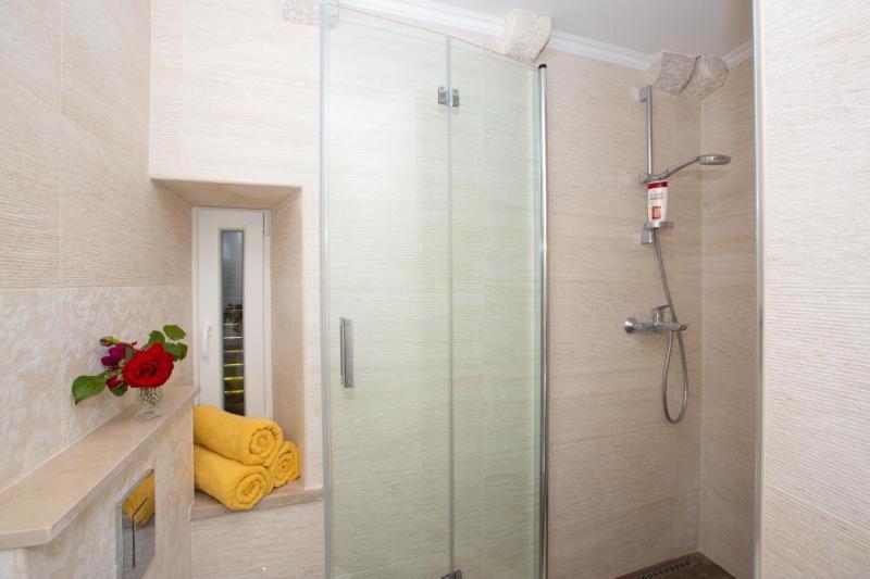 Holiday Home with Terrace and Sea View image 4