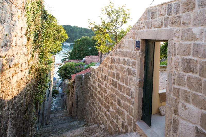Holiday Home with Terrace and Sea View image 2