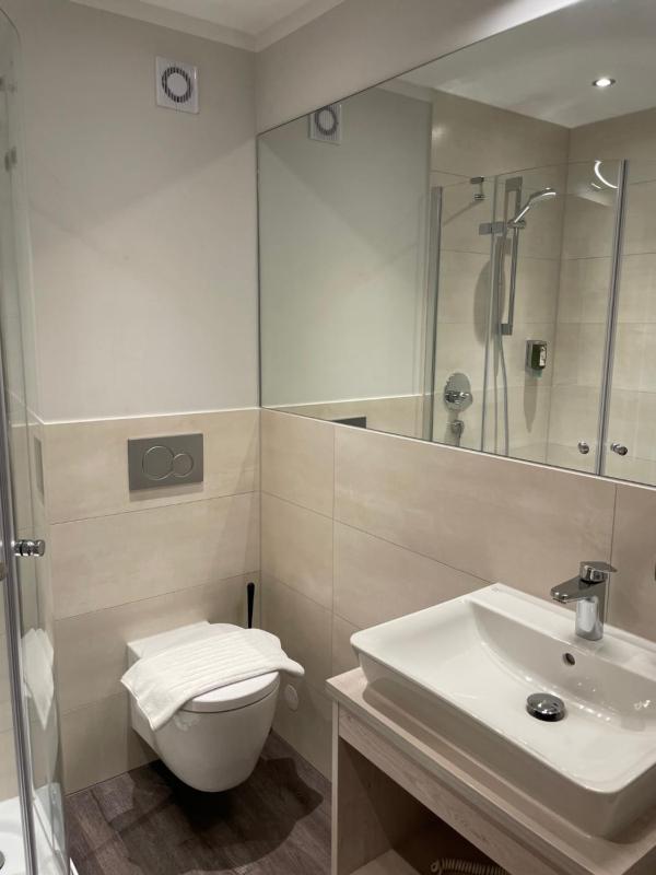 Double Room with Balcony image 3
