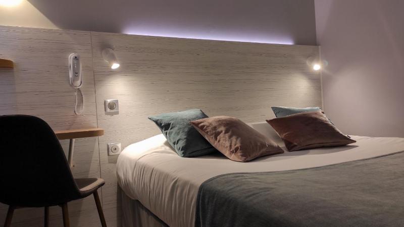 Double Room image 3