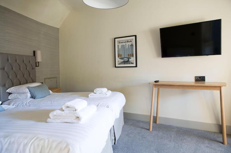 Deluxe Family Suite image 4
