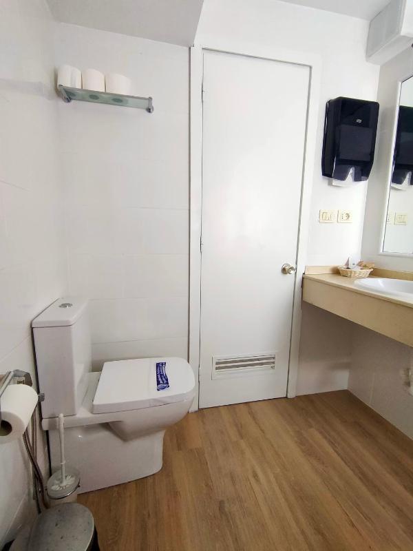 One-Bedroom Apartment with Pool View Exterior image 3