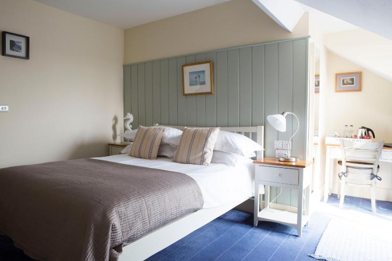 Superior Double Room with Balcony image 2