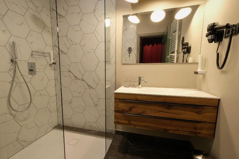 Superior Double or Twin Room with Terrace image 4