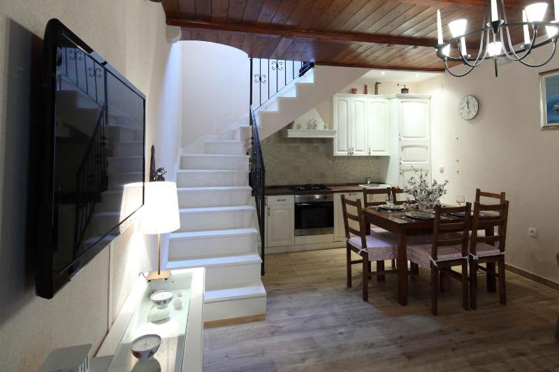 Idyllic villa Marieta with private pool unforgettable view and free parking - image 22