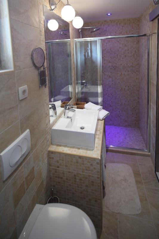 Idyllic villa Marieta with private pool unforgettable view and free parking - image 31