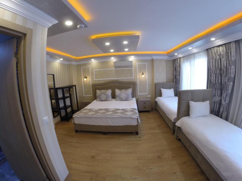 Deluxe Quadruple Room image 4