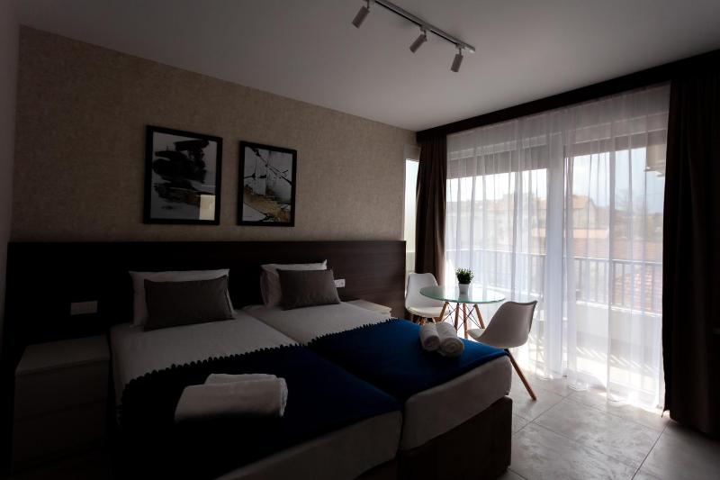Deluxe Double Room image 3