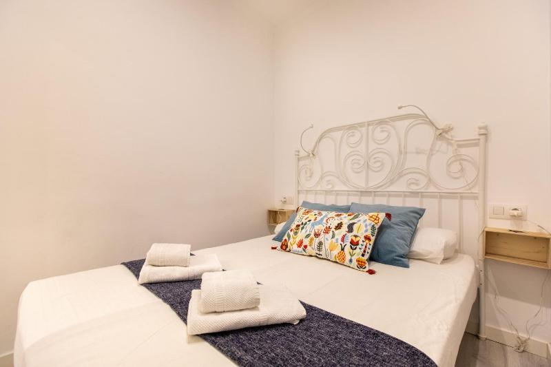 Pere Serafi 2 bedroom apartment - image 2