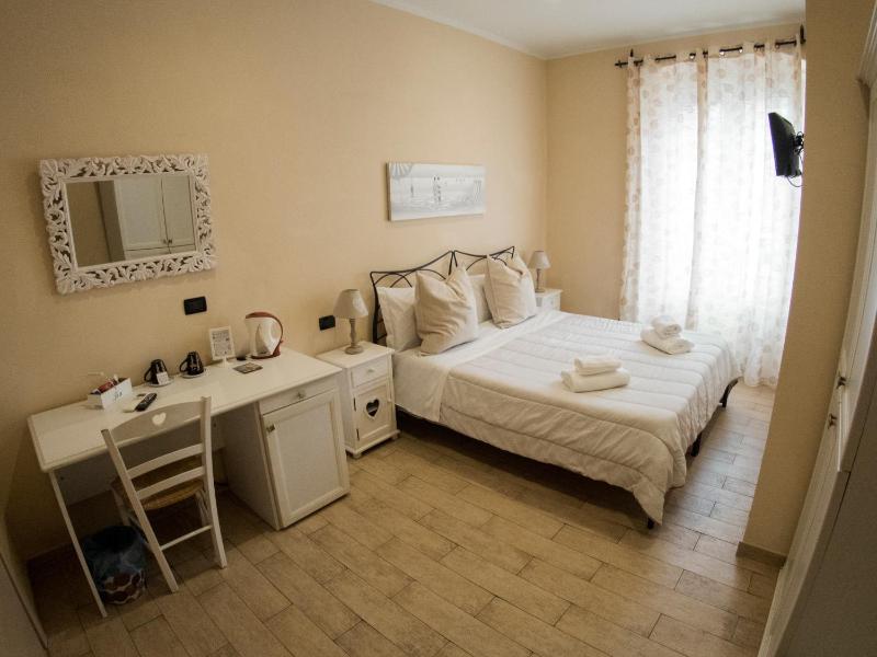 Double or Twin Room image 3