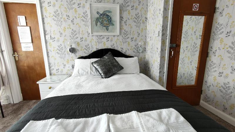 Standard Double Room with Sea View image 2