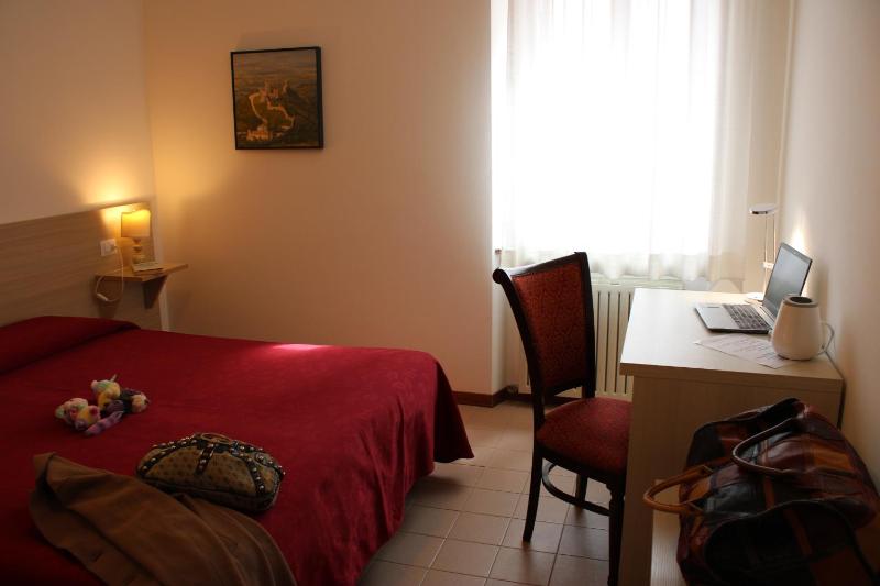 Economy Double Room image 2