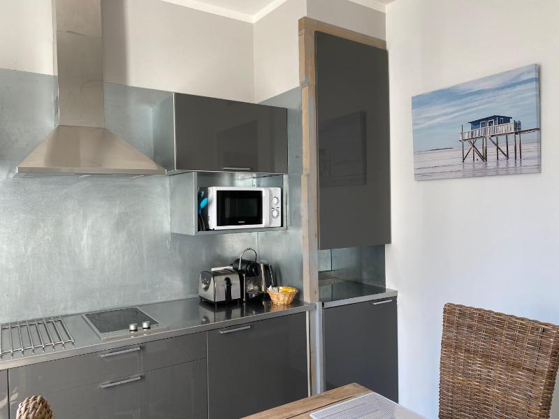 One-Bedroom Apartment image 2