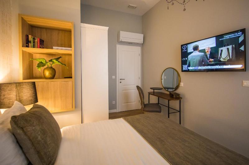 Deluxe Double Room image 2