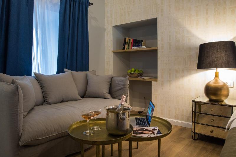 Deluxe Junior Suite image 4