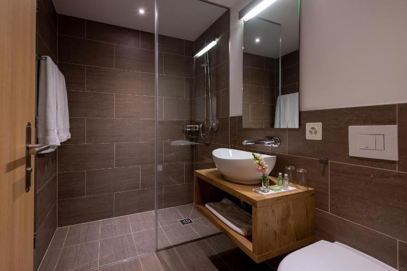 Suite (2 Adults) image 4