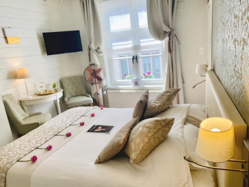 Standard Double Room image 4
