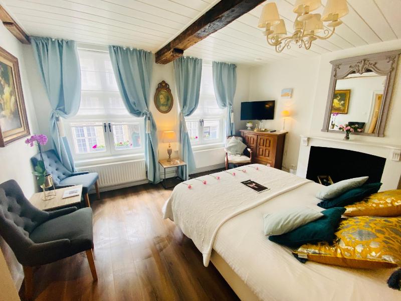 Deluxe Double Room image 4