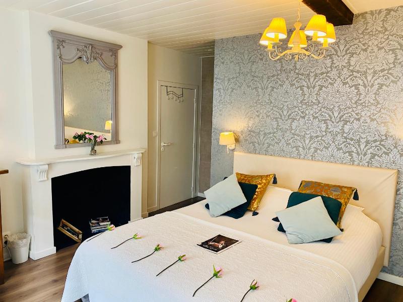 Deluxe Double Room image 3
