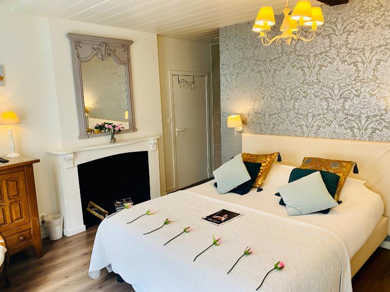 Deluxe Double Room image 2