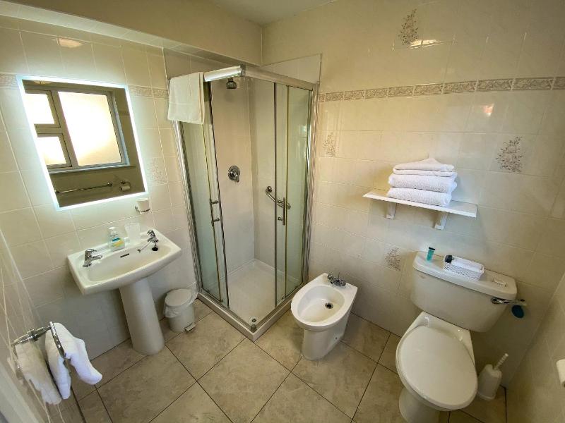 Family Room (2 Adults + 2 Children) image 3
