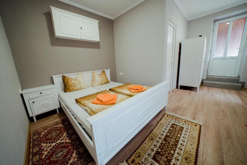 Double Room with Private Bathroom image 3
