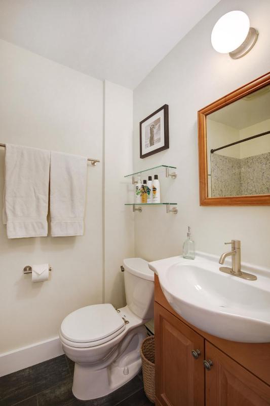 King Room with Garden View image 3