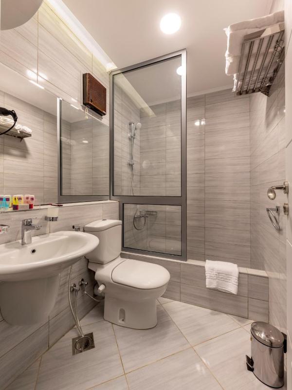 Deluxe Double Room image 3